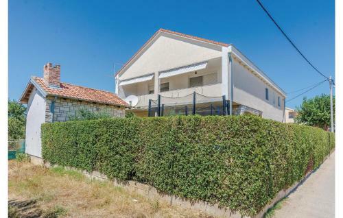 Two-bedroom Apartment In Gornji Policnik