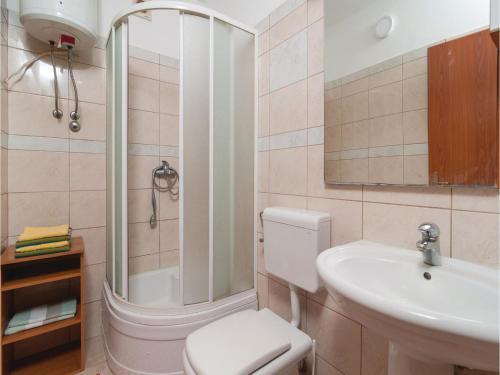 Two-bedroom Apartment In Podstrana