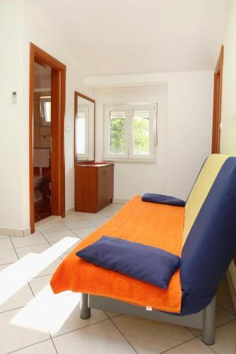 Apartments By The Sea Pisak (omis) - 10323