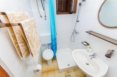 Apartments By The Sea Pisak (omis) - 2802