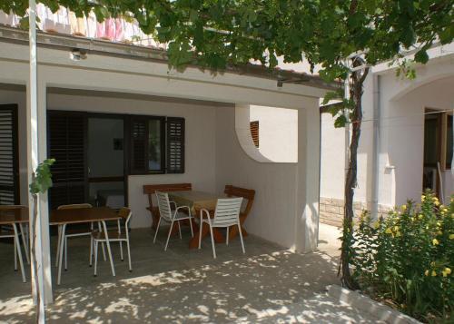Apartments By The Sea Pisak (omis) - 2750