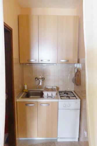 Apartments By The Sea Pisak (omis) - 2750