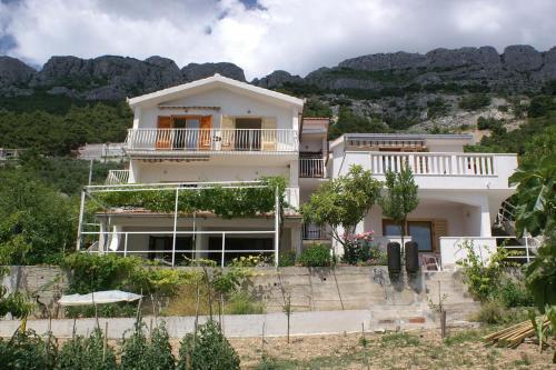 Apartments By The Sea Pisak (omis) - 2750
