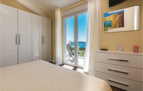 Three-bedroom Holiday Home In Pakostane
