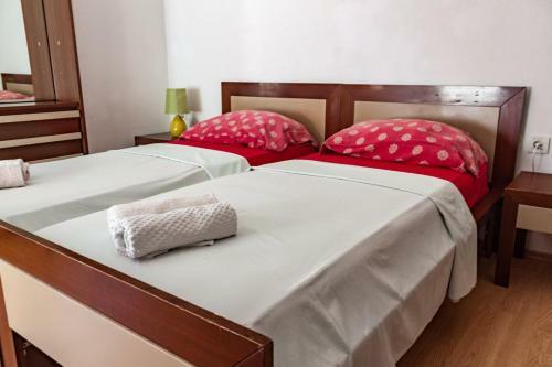 Hostal Apartments And Rooms With Parking Space Pag - 13355