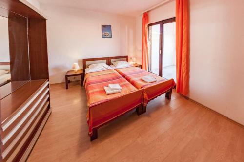 Hostal Apartments And Rooms With Parking Space Pag - 13355