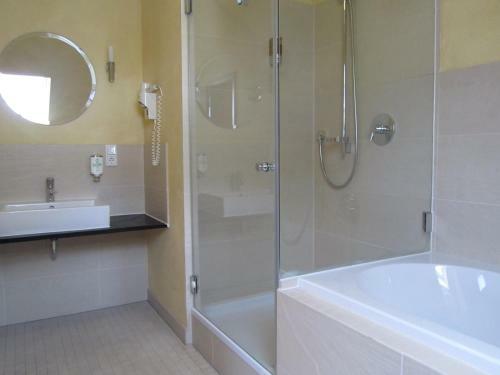 Land-gut-hotel Zur Burg N�rburgring-eifel