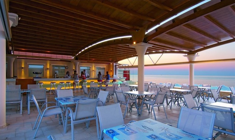 Hotel Eva Bay