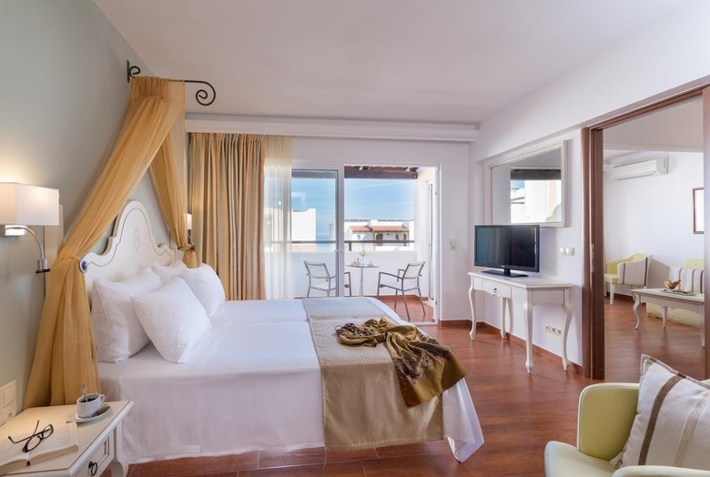 Alexander Beach Hotel & Village (.)