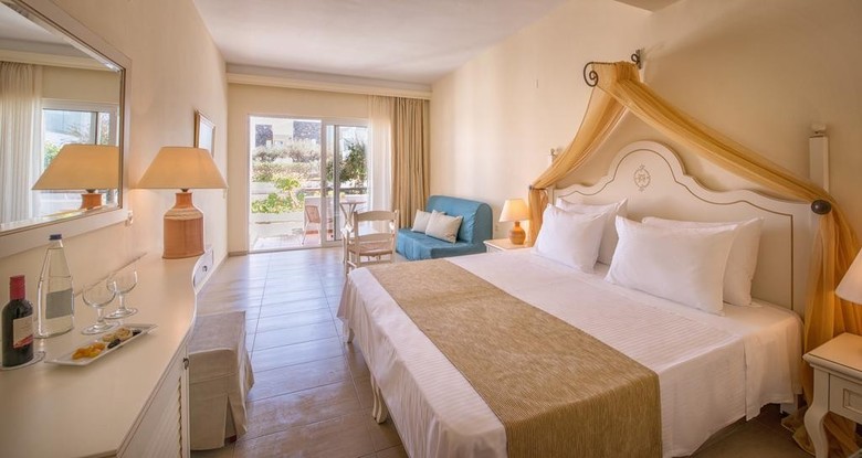 Alexander Beach Hotel & Village (.)