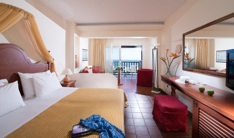 Alexander Beach Hotel & Village (.)