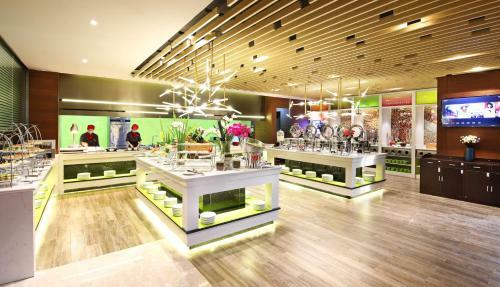 Hampton By Hilton Qujin Hotel
