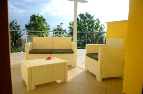Hotel Baia Di Trainiti
