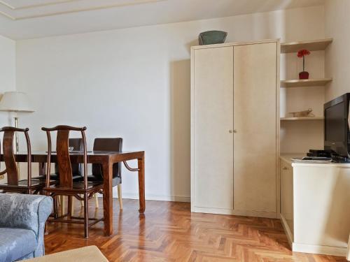 Apartamentos Modern Mansion With Private Beach At Lake Maggiore