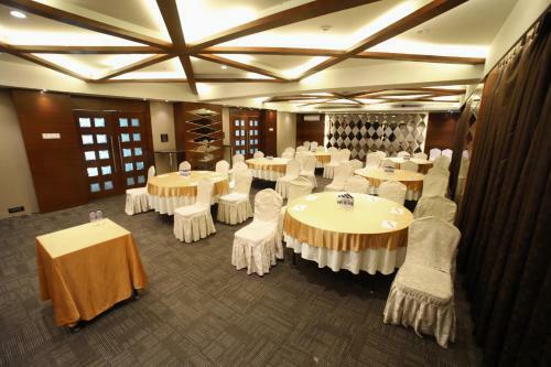 Hotel The Byke Suraj Plaza