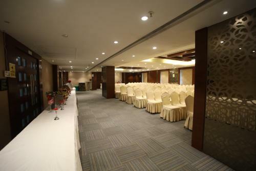 Hotel The Byke Suraj Plaza