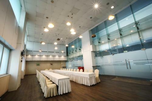 Hotel The Byke Suraj Plaza