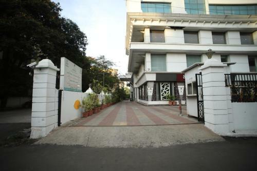 Hotel The Byke Suraj Plaza