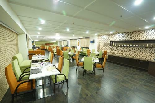 Hotel The Byke Suraj Plaza