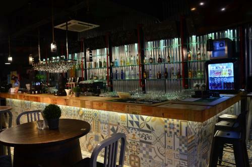 Don's Den Hotel