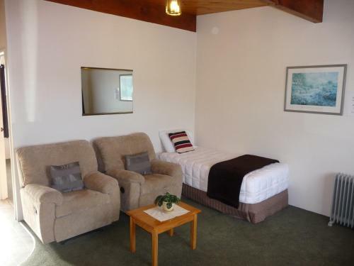 Coachman's Lodge Motel