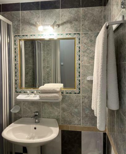 Hostal Vasilios Marinos Rooms