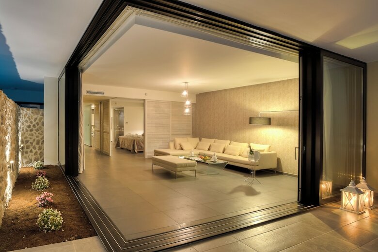 Hotel Caravia Beach
