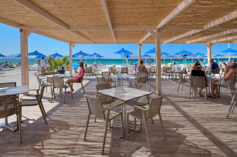 Hotel Caravia Beach