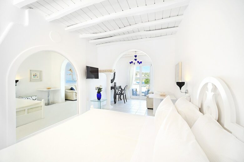 Kivotos Clubhotel