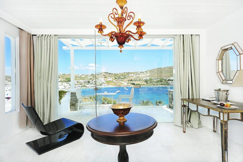 Kivotos Clubhotel