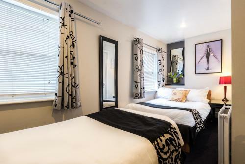 Bed & Breakfast Paskins Town House