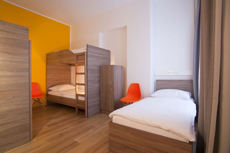 Uni Youth Hostel