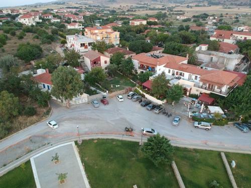 Hotel To Kyma