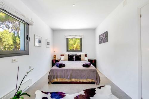 Cala Bassa Villa Sleeps 12 Pool Air Con Wifi