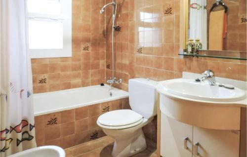 Three-bedroom Holiday Home In L'ametlla De Mar