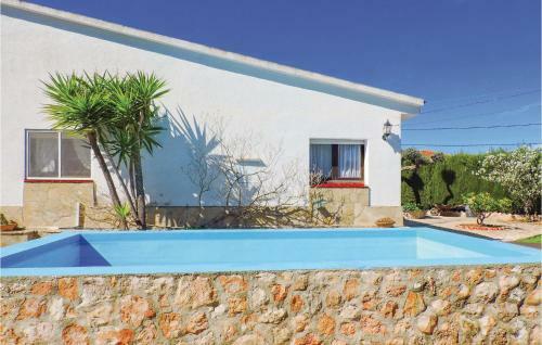 Three-bedroom Holiday Home In L'ametlla De Mar