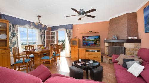 Lloret De Mar Villa Sleeps 8