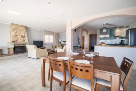 Lloret De Mar Villa Sleeps 9
