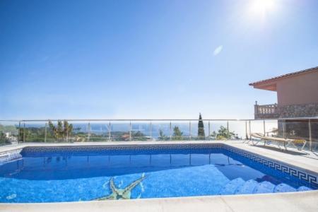 Lloret De Mar Villa Sleeps 9