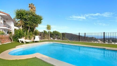 Lloret De Mar Villa Sleeps 10