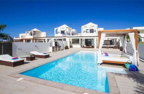 Playa Blanca Villa Sleeps 6 Pool Air Con Wifi