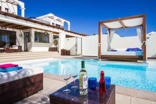 Playa Blanca Villa Sleeps 6 Pool Air Con Wifi
