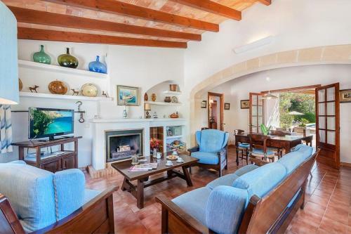 Pollenca Villa Sleeps 4 Pool Air Con Wifi