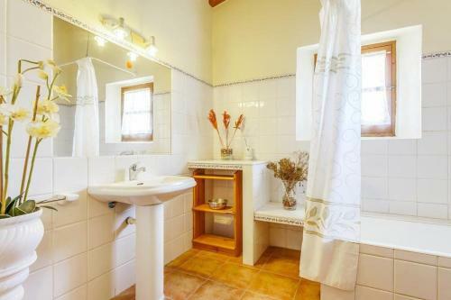 Pollenca Villa Sleeps 8 Pool Air Con Wifi