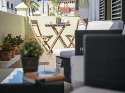 Summerland Apartments Rota