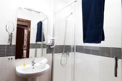 Summerland Apartments Rota