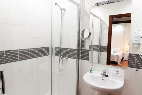 Summerland Apartments Rota