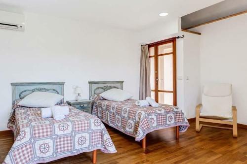 S'horta Villa Sleeps 10 Pool Air Con Wifi
