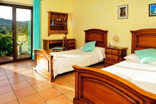 S'horta Villa Sleeps 10 Pool Air Con Wifi
