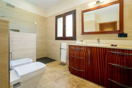 S'horta Villa Sleeps 8 Pool Air Con Wifi